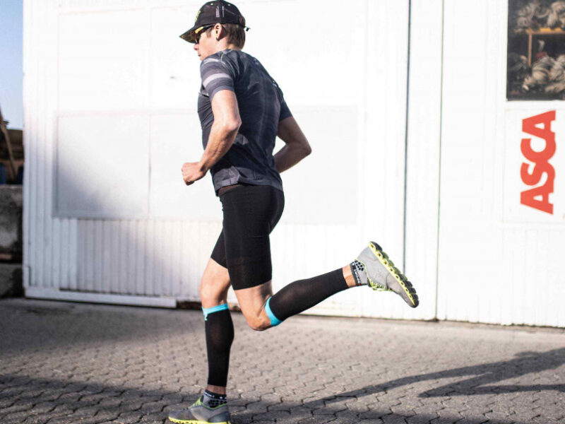 Compressport Run Under Control Short Black - Image 5